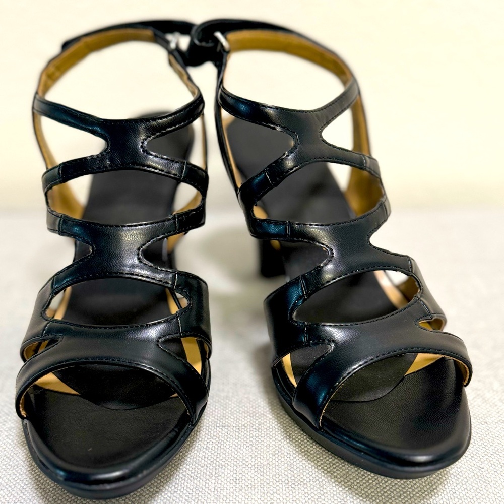 Naturalizer black strappy shoes